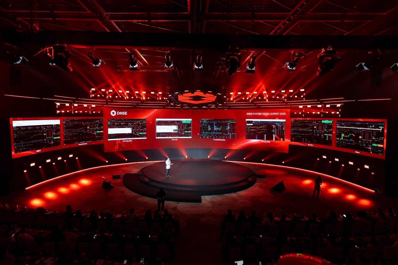 Sân khấu DNSE Future Tech Summit 2025